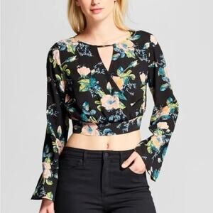 New Xhilaration Black Floral Bell Sleeve Keyhole Crop Top Women's Size Medium